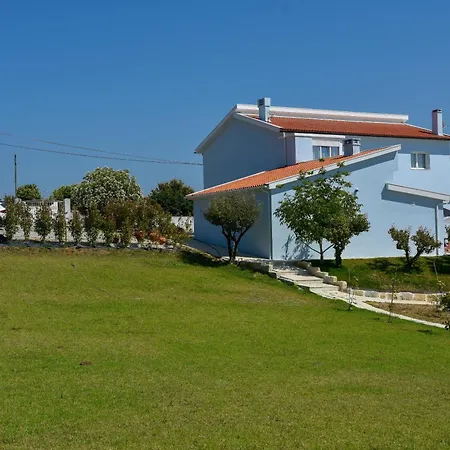 Maias House 3*