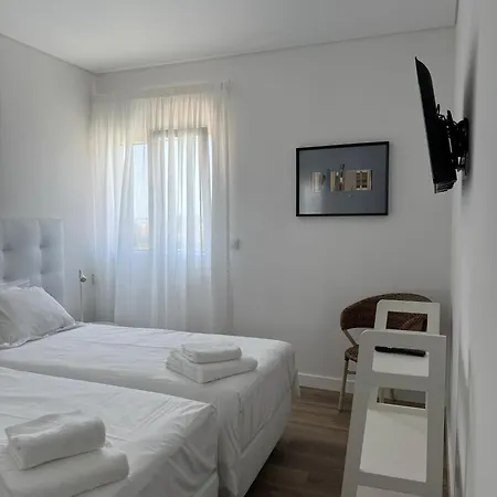 בית הארחה Maias House 3*