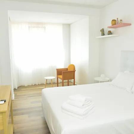 Konukevi Maias House 3*