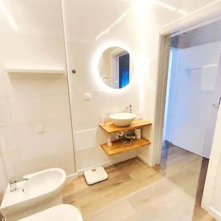 Maias House בית הארחה