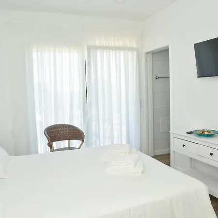 Maias House בית הארחה