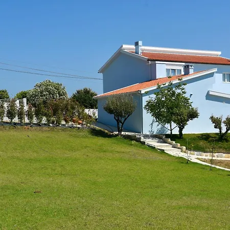 Maias House בית הארחה