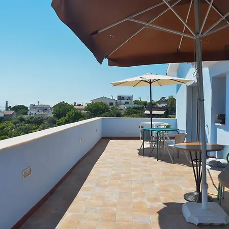 Maias House בית הארחה