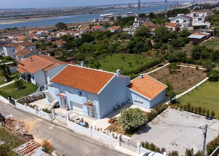 Maias House Гостевой дом 3*